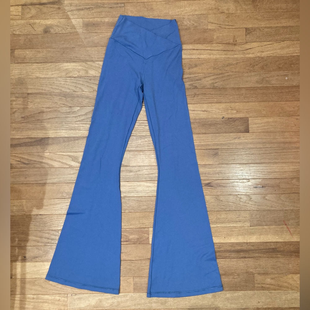 Aerie Offline high-rise, blue, stretch flared leggings, yoga pants